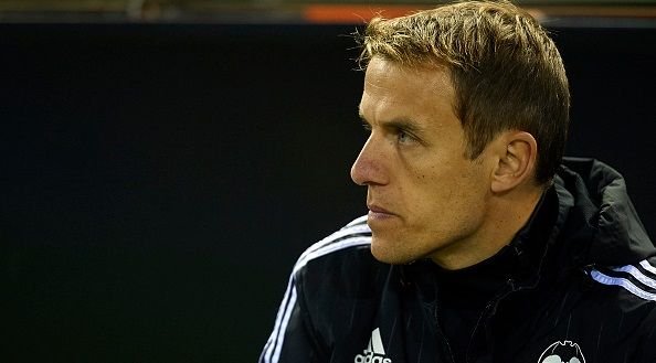 Фил Невилл временно возглавил Валенсию