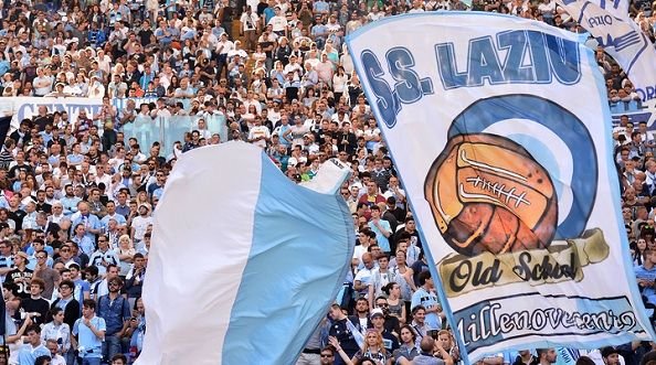 Фанаты Лацио напали на клубный автобус