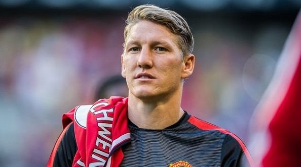 МЮ включил Швайнштайгера в заявку на чемпионат