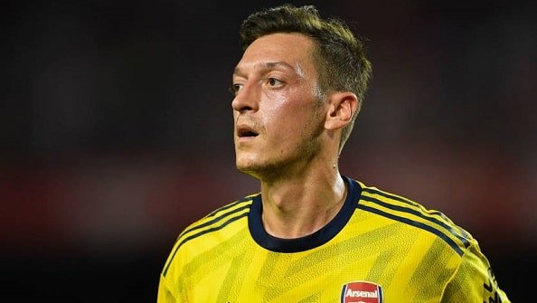 «Барселона» хочет подписать Озила предстоящей зимой