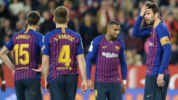 Marca: в раздевалке «Барселоны» произошел раскол Marca: в раздевалке «Барселоны» произошел раскол