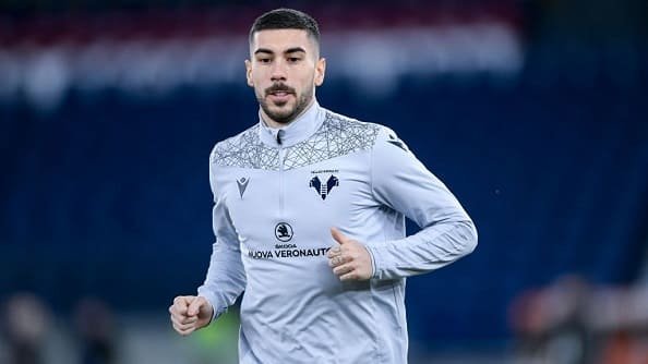 «Милан» и «Наполи» поспорят за хавбека «Вероны»
