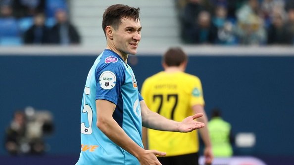 Семак заявил, что «Зенит» продлил контракт с Караваевым