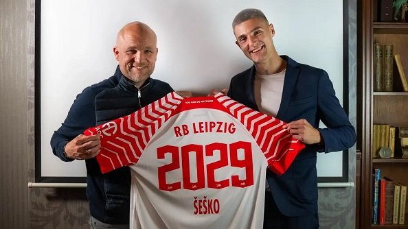 «РБ Лейпциг» продлил контракт со своим форвардом